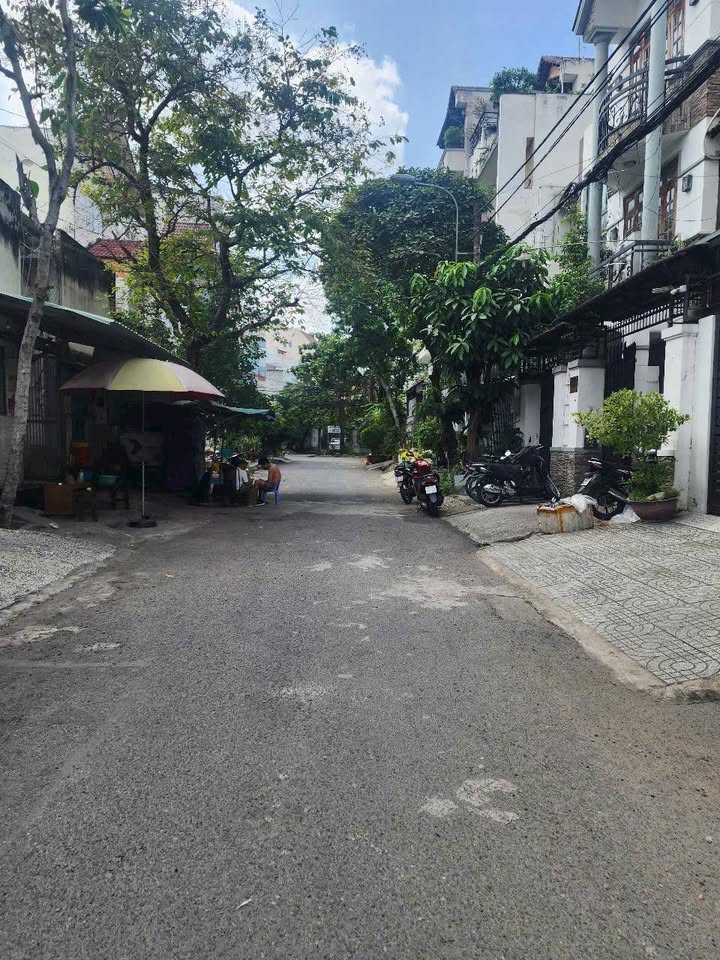 Dãy trọ 8 phòng quận Thủ Đức 120m² giá 14.5 tỷ - Đầu tư sinh lời ngay!