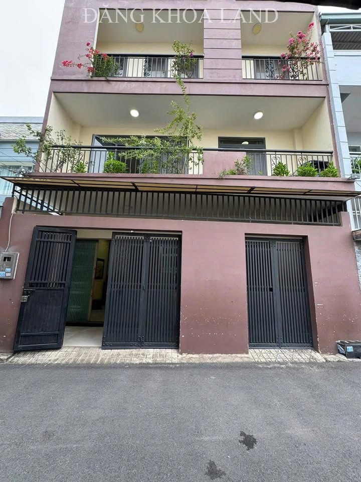 Nhà 3 tầng đường số 9, phường Linh Tây, 100.2m² giá chỉ 8.9 tỷ - Tiện ích đầy đủ!