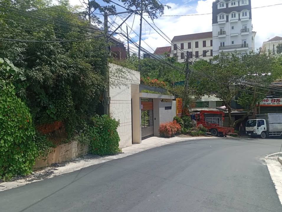 Villa cho thuê đường Hà Huy Tập Đà Lạt 1000m² giá 45 triệu - Không thể bỏ lỡ!