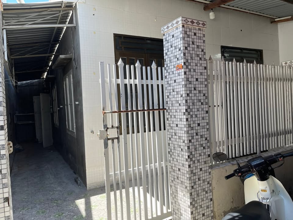 Nhà cấp bốn hẻm Trần Hưng Đạo, Tuy Phong 57m² giá 500 triệu - Bán gấp ngay!