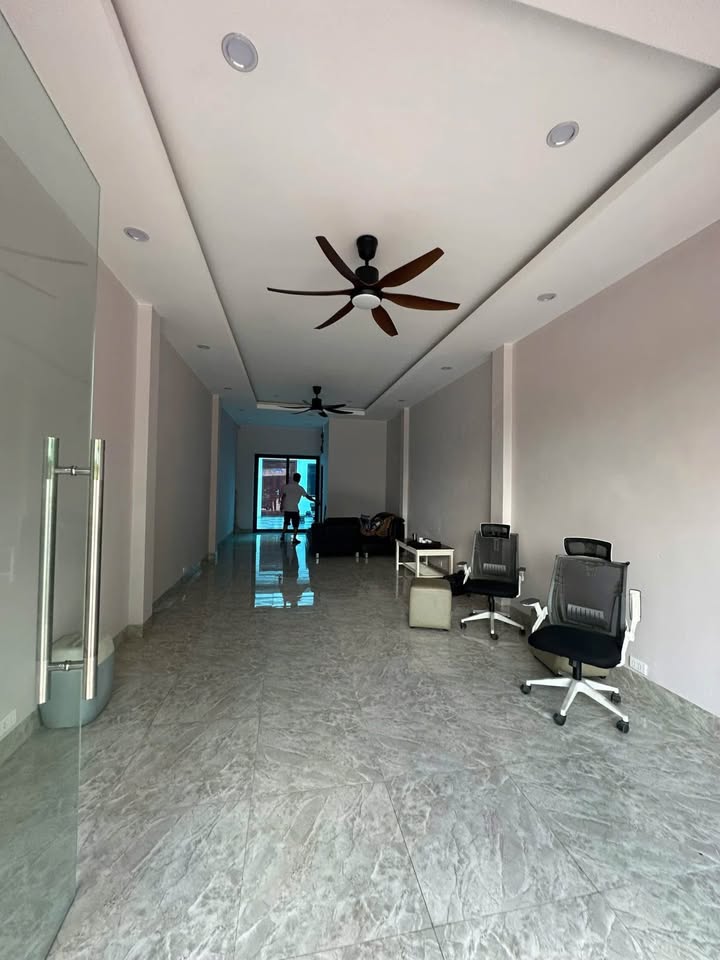 Nhà mặt phố Quốc Lộ 32, Đan Phượng 139m² giá 10.5 tỷ - Mặt tiền kinh doanh đắc địa!