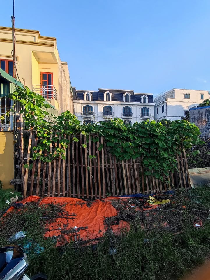 Đất Lương Quán, Nam Sơn 100m² giá 3 tỷ - Khu dân cư đông đúc, tiện ích đầy đủ!