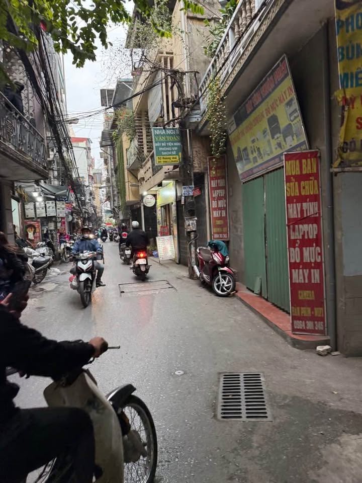 Nhà 5 tầng Hoàng Văn Thụ 24m² giá 4 tỷ - 3 mặt thoáng tràn ngập ánh sáng!