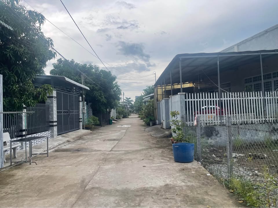 Đất và nhà hẻm ô tô Trương Định, Rạch Giá 4200m² giá 7.5 tỷ - Cơ hội đầu tư tuyệt vời!