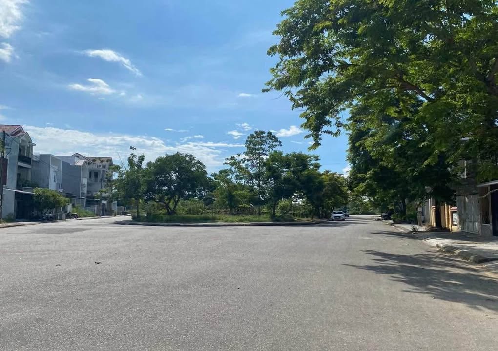 Nhà 2 tầng tại KQH Bầu Vá Đồng Khởi 85m² giá 4 tỷ - View công viên thoáng mát!