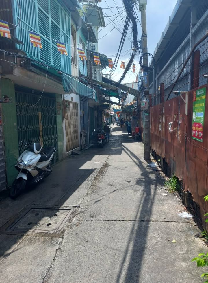 Nhà mặt tiền hẻm 266 Tôn Đản, quận 4, 10m² giá 1.63 tỷ - Kinh doanh tạp hóa thuận lợi!