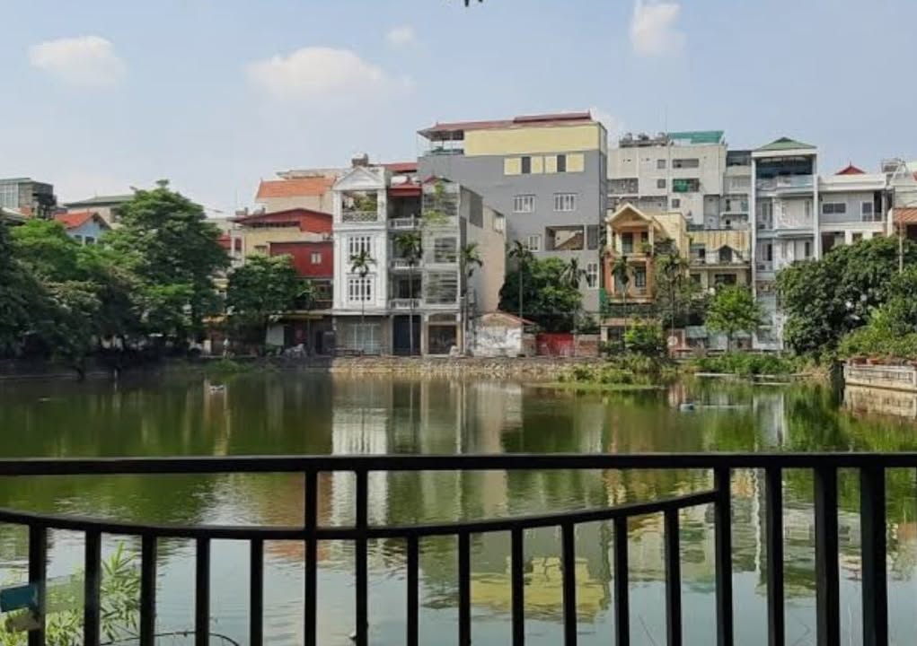 Nhà mặt hồ Bồ Đề Long Biên 100m² giá 21.5 tỷ - Đầu tư sinh lời hấp dẫn!