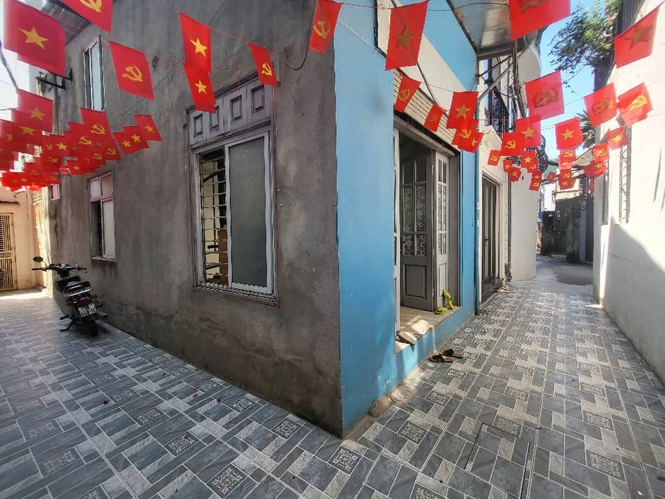 Nhà cấp 4 Ngọc Thụy 32m² giá 3.2 tỷ - Lô góc thoáng mát, ô tô đỗ cửa!