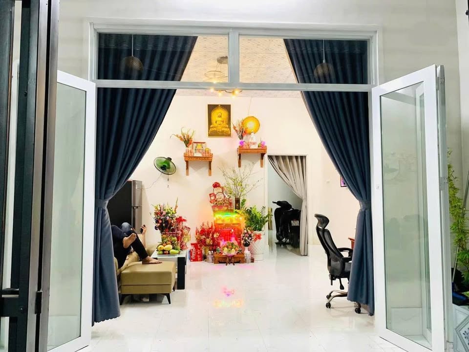 Nhà đẹp Thanh Bình Gò Dầu 75m² giá 1.1 tỷ - Sổ đỏ chính chủ, đầy đủ tiện nghi!