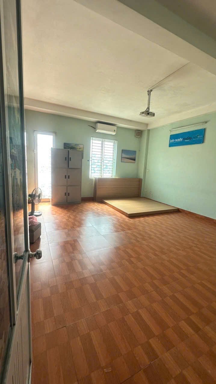 Cho thuê nhà nguyên căn 5 tầng mặt phố Đặng Vũ Hỷ, 40m² - Phù hợp làm văn phòng!