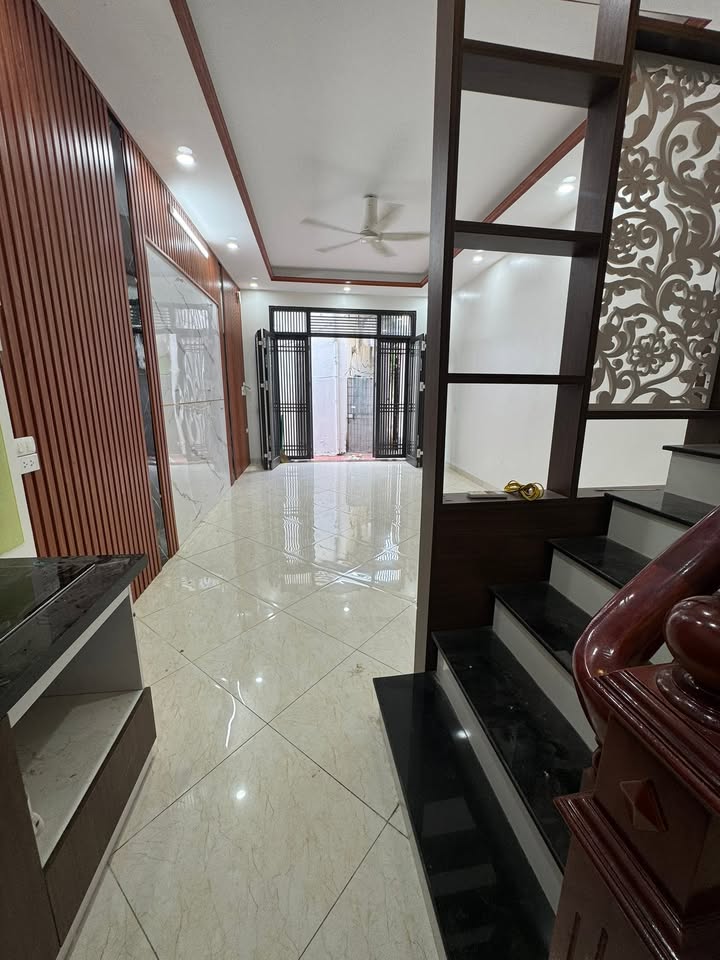 Nhà 5 tầng Nguyễn Khoái, Hoàng Mai 40m² giá 6 tỷ - Sổ đỏ chính chủ