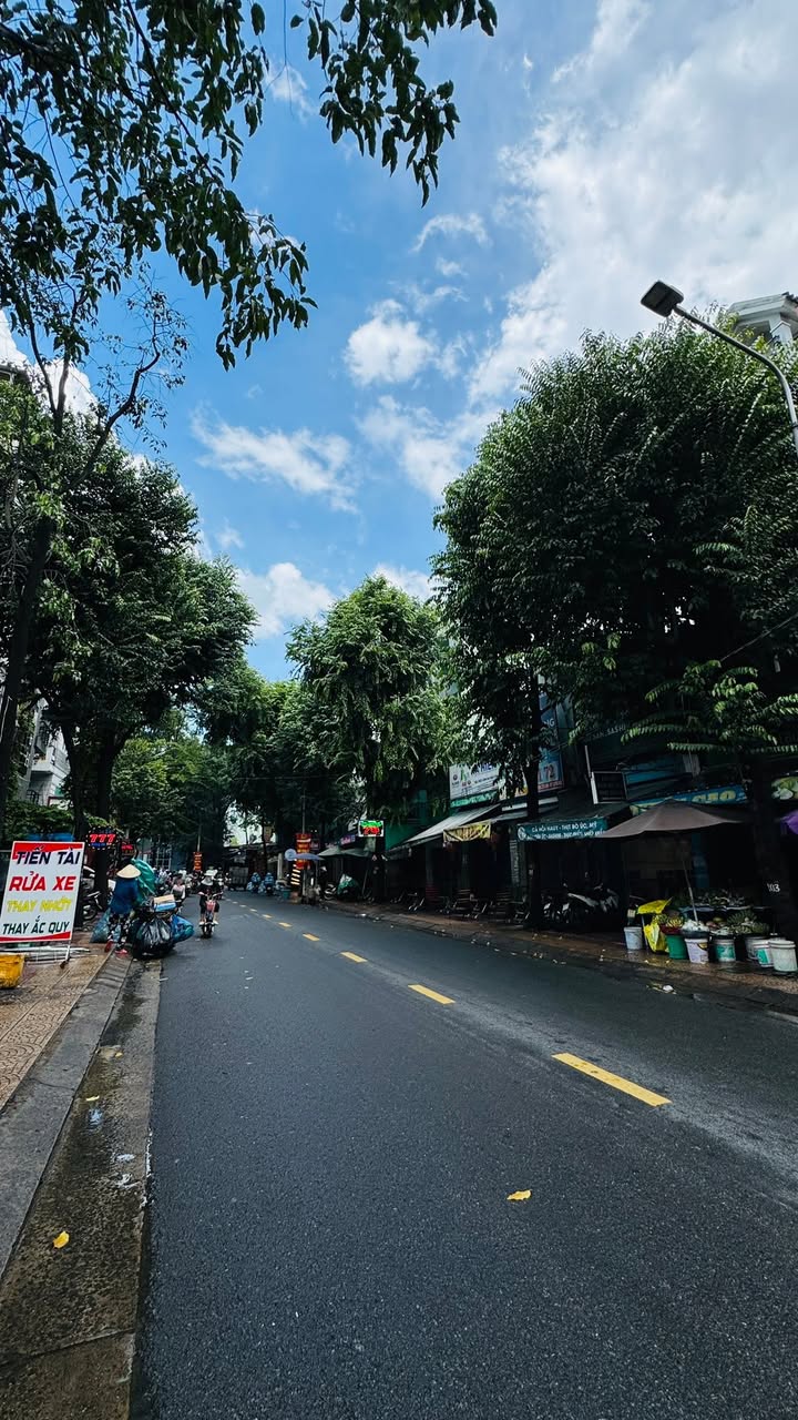 Bán nhà 2 mặt tiền Vĩnh Khánh, Quận 4, 64m², giá chỉ 12 tỷ - Cơ hội đầu tư không thể bỏ lỡ!