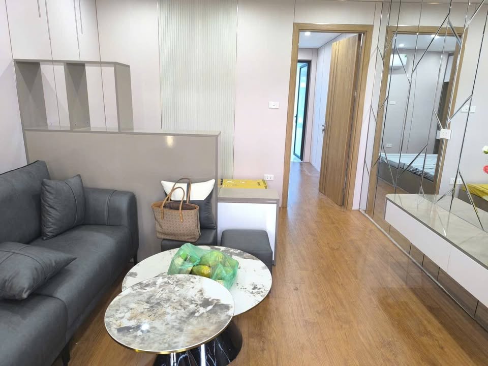 Căn hộ tập thể Quỳnh Mai, 36m² giá 3.8 tỷ - View mặt phố, ô tô đỗ chân cầu thang!