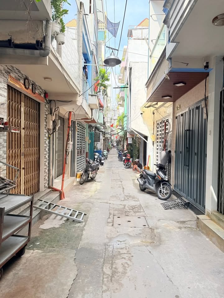 Nhà phố hẻm phân lô Nguyễn Biểu 24m² giá 6.38 tỷ - Vị trí giáp Quận 1 hiếm có!