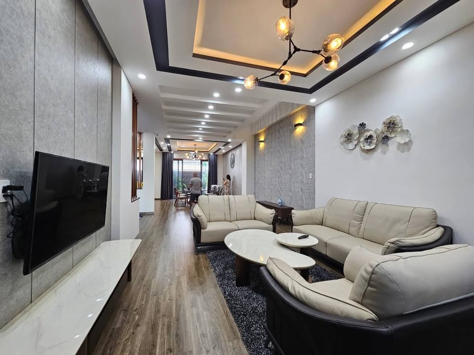 Nhà cho thuê Hà Quang Nha Trang 3 tầng giá 35 triệu - Đầy đủ nội thất, gần biển!