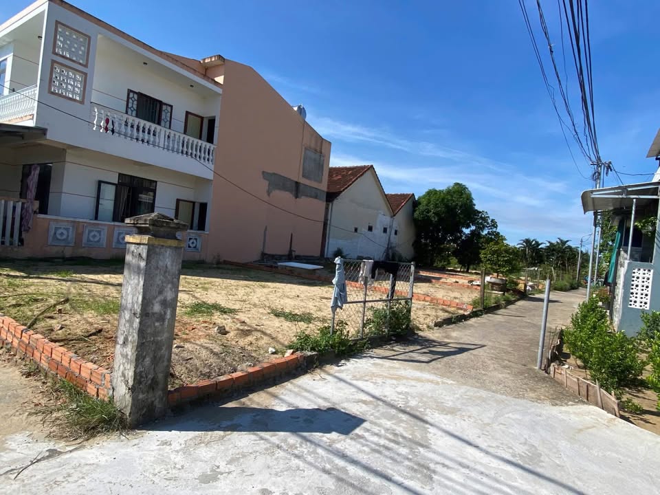 Đất Cẩm Hà, Hội An 98m² giá 1.8 tỷ - Lô góc 2 mặt tiền, gần phố cổ!