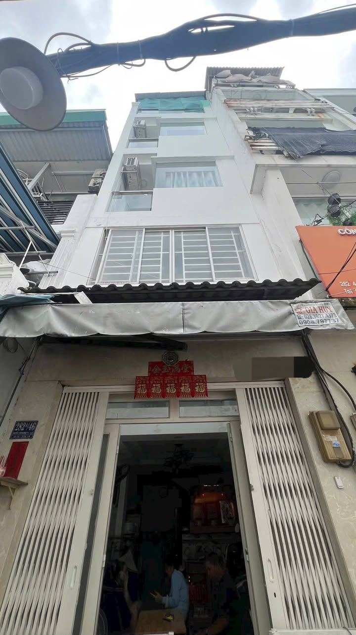 Nhà 3 lầu đường Nguyễn Tri Phương, Quận 10 giá 5.68 tỷ - Hẻm thông thoáng, ở ngay!