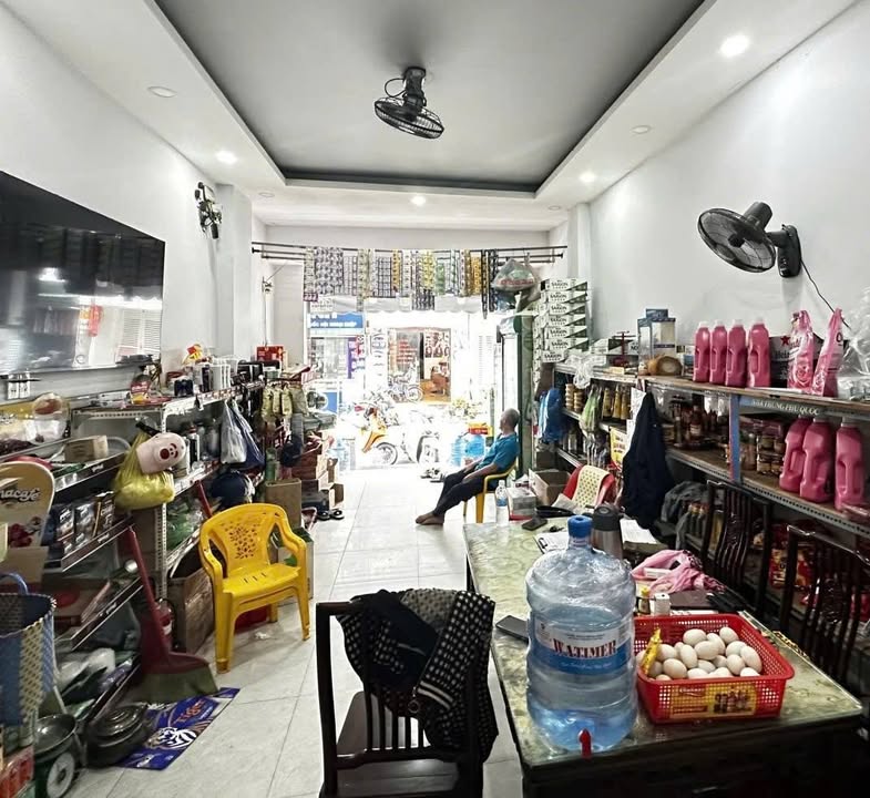 Nhà 4 tầng đường CMT8, Tân Bình 52m² giá 4.68 tỷ - Vị trí đắc địa gần công viên!