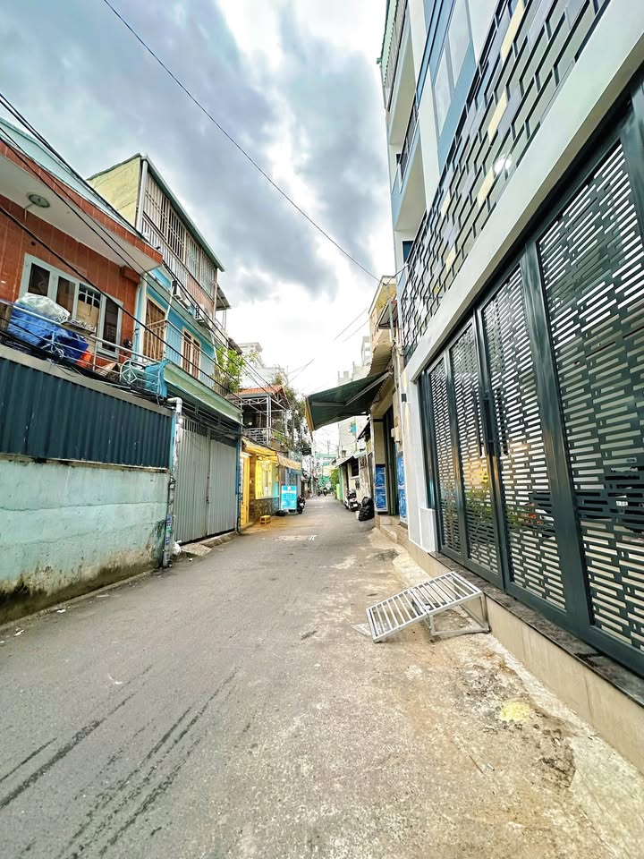 Nhà bán Nguyễn Gia Trí, Bình Thạnh 34m² giá 5 tỷ - Xe hơi đỗ cửa, gần ĐH HUTECH!