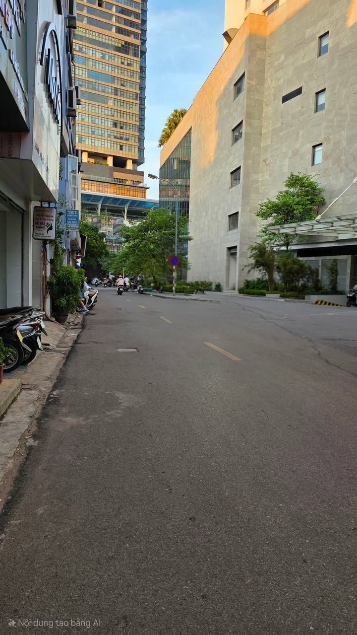 Nhà phố Dịch Vọng Cầu Giấy 62m² giá 15.5 tỷ - Thiết kế hiện đại, tiện ích ngập tràn!