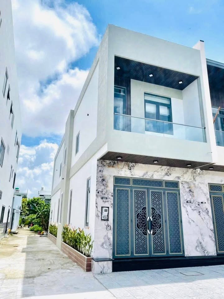 Nhà góc hẻm KĐT Tây Bắc Rạch Giá 90m² giá 3.75 tỷ - Thiết kế sang trọng, đầy đủ nội thất!