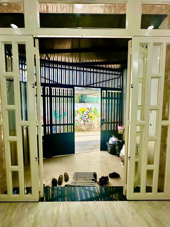 Nhà 2 tầng hẻm xe hơi Tân Thuận Đông, Quận 7 - Sổ hồng riêng, chỉ 4 tỷ!