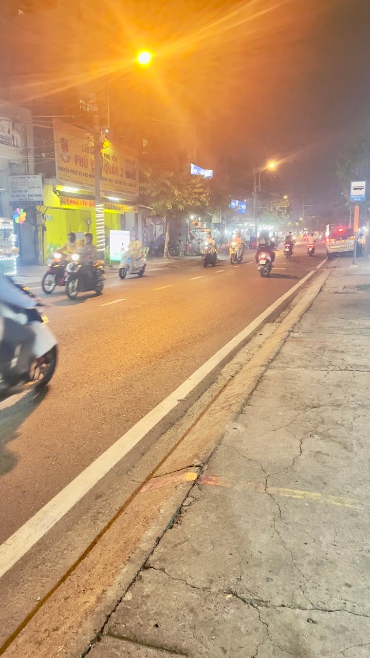 Quán ăn mặt tiền đường Trần Xuân Soạn, Q7 - Do gia đình định cư nước ngoài cần bán gấp!