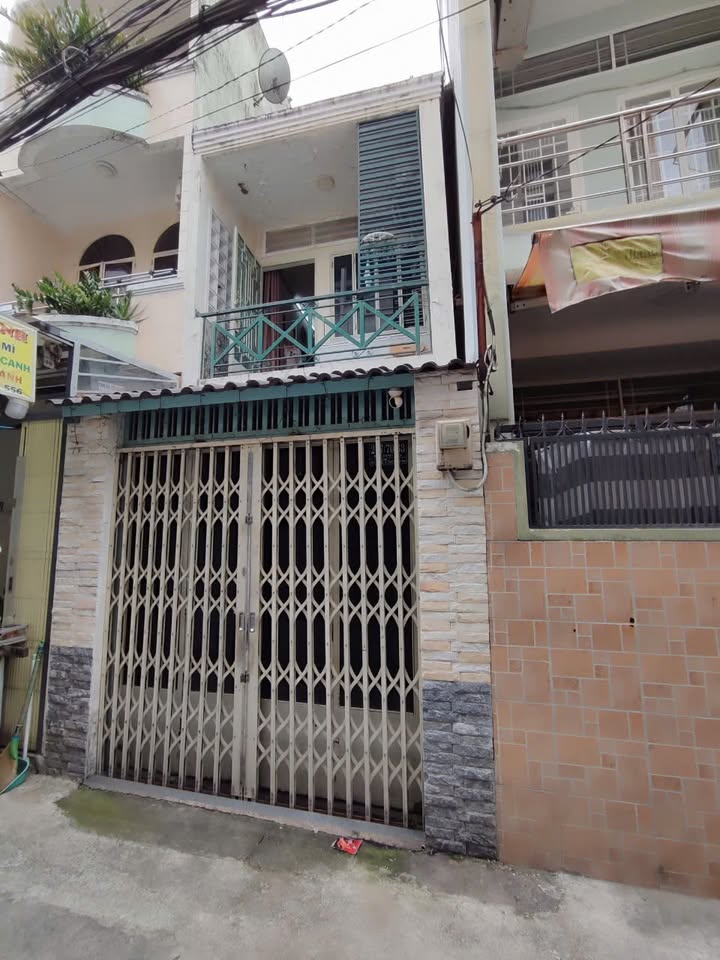 Nhà 2 Tầng 2 Phòng Ngủ 33m² tại Bình Thạnh - Giá chỉ 5.x tỷ, Hẻm Ô Tô thông thoáng!