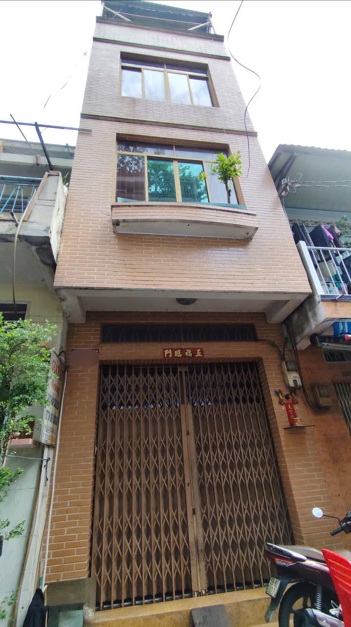 Nhà phố Lạc Long Quân Q11 34.2m² giá chỉ 6 tỷ - Hẻm thông thoáng, gần chợ Bình Thới!