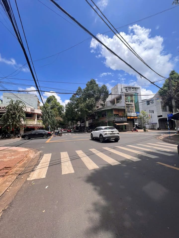 Nhà phố cho thuê mặt tiền Hoàng Diệu, Buôn Ma Thuột 60m² giá 15 triệu - Đầu tư sinh lời nhanh chóng!