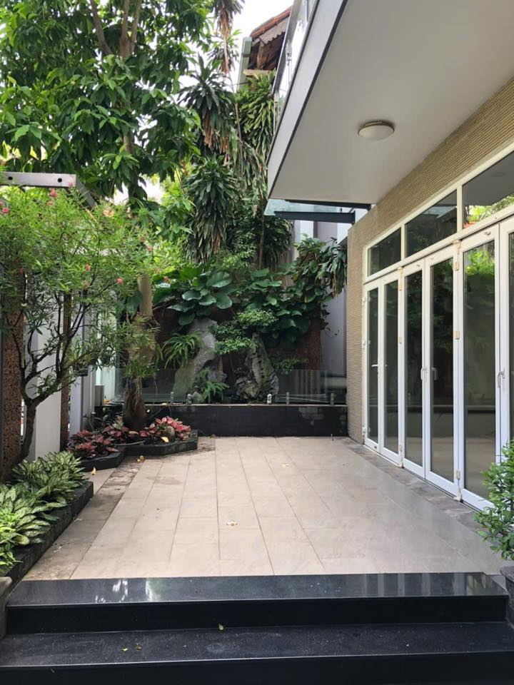 Cho thuê mặt bằng tầng trệt đường Hai Bà Trưng, quận 1, diện tích 240m² - Địa điểm lý tưởng cho kinh doanh!