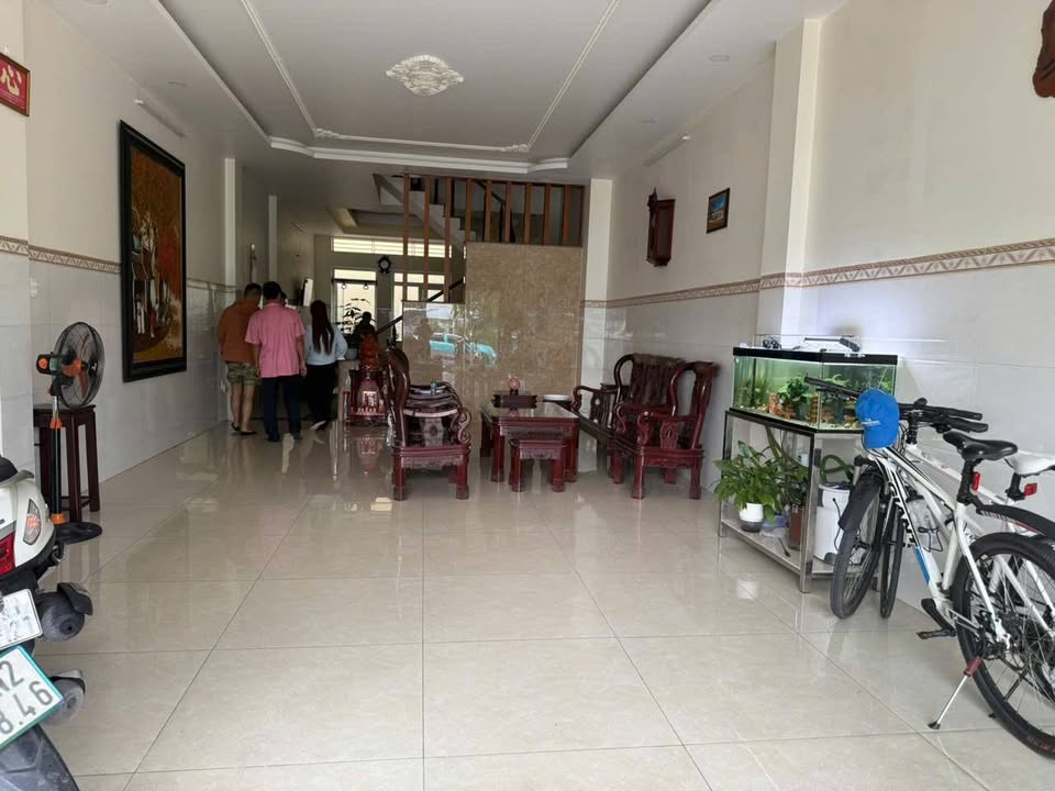 Nhà mặt tiền khu Tên Lửa, Bình Tân 100m² giá 25 triệu - Dọn vào ở ngay!