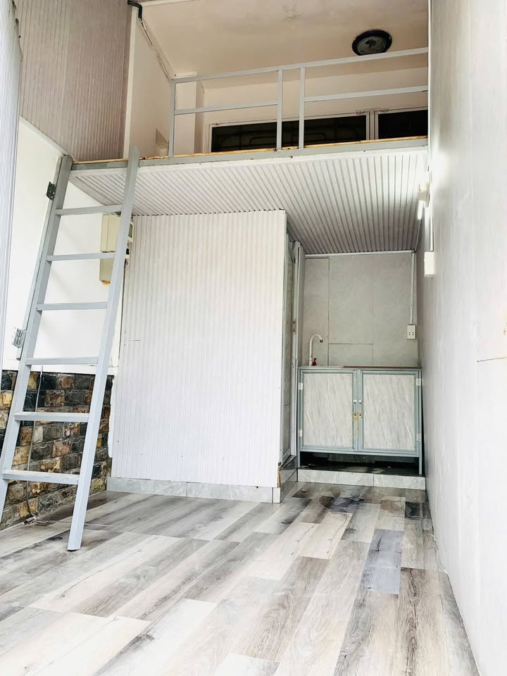 Kho mặt tiền cho thuê Đường số 18, Gò Vấp 15m² giá 4.5 triệu - Kinh doanh thuận lợi!