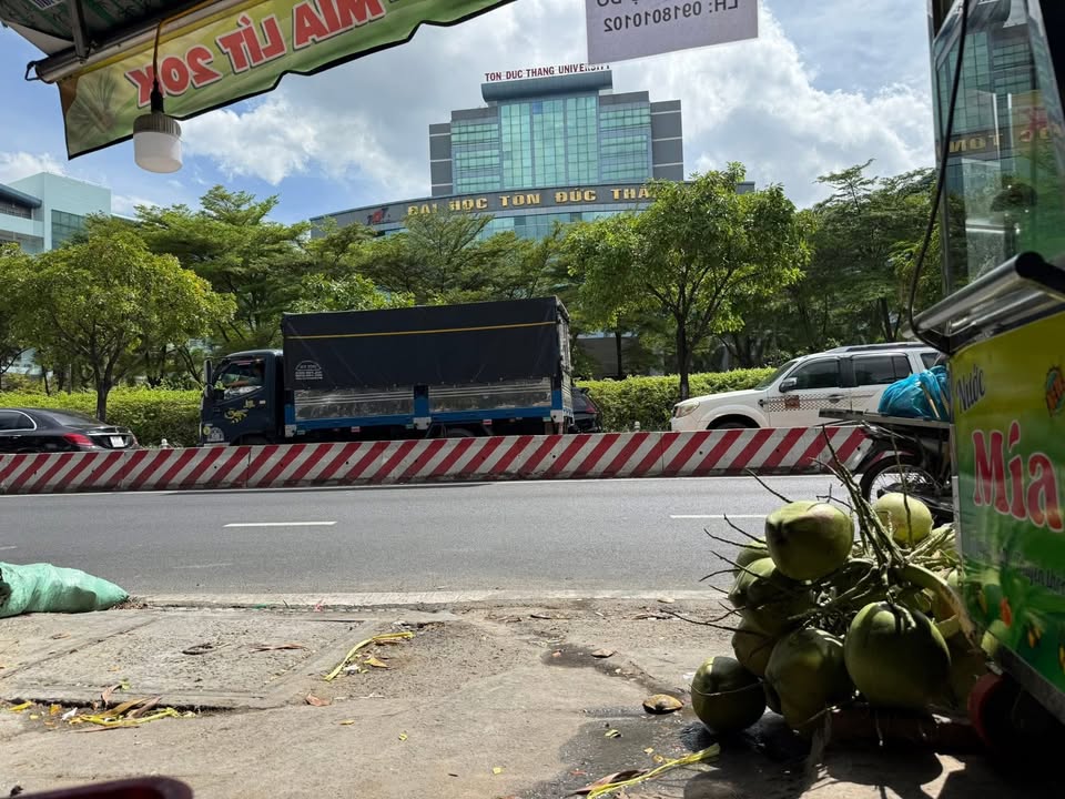 Mặt bằng cho thuê ngay đối diện Đại Học Tôn Đức Thắng Quận 7 - Giá chỉ 17 triệu/tháng!