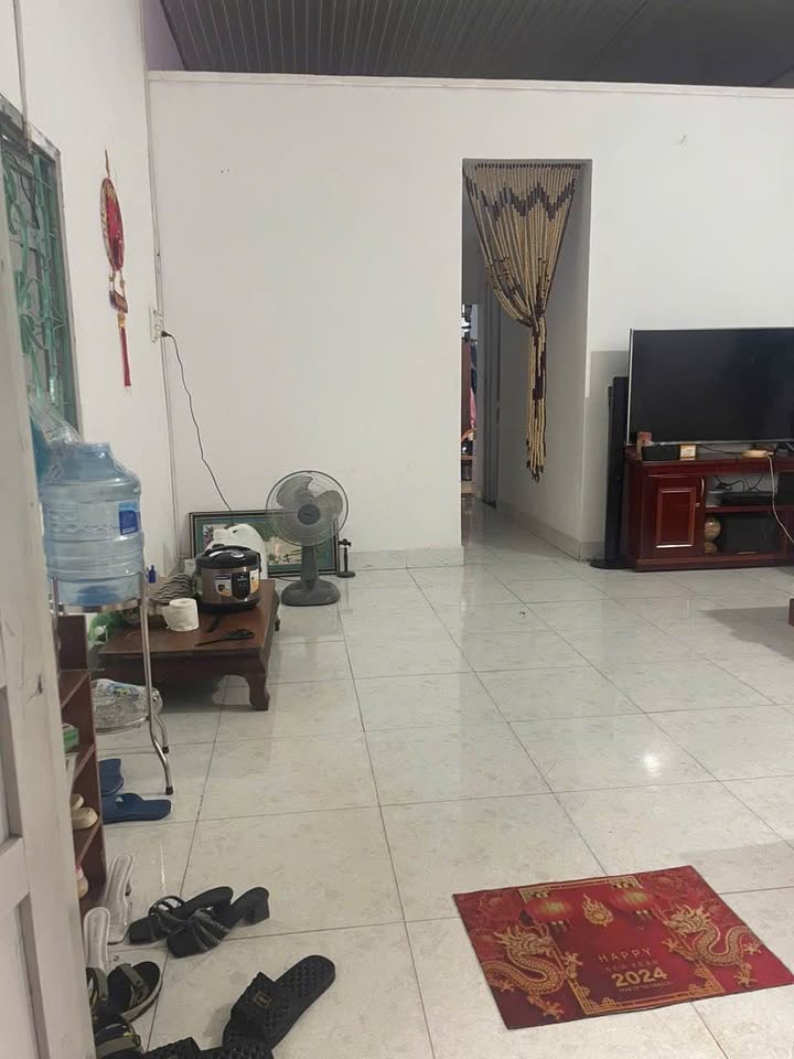 Nhà cho thuê hẻm Nguyễn Viết Xuân, Tân Thành, 3 triệu - Không gian rộng rãi lý tưởng!