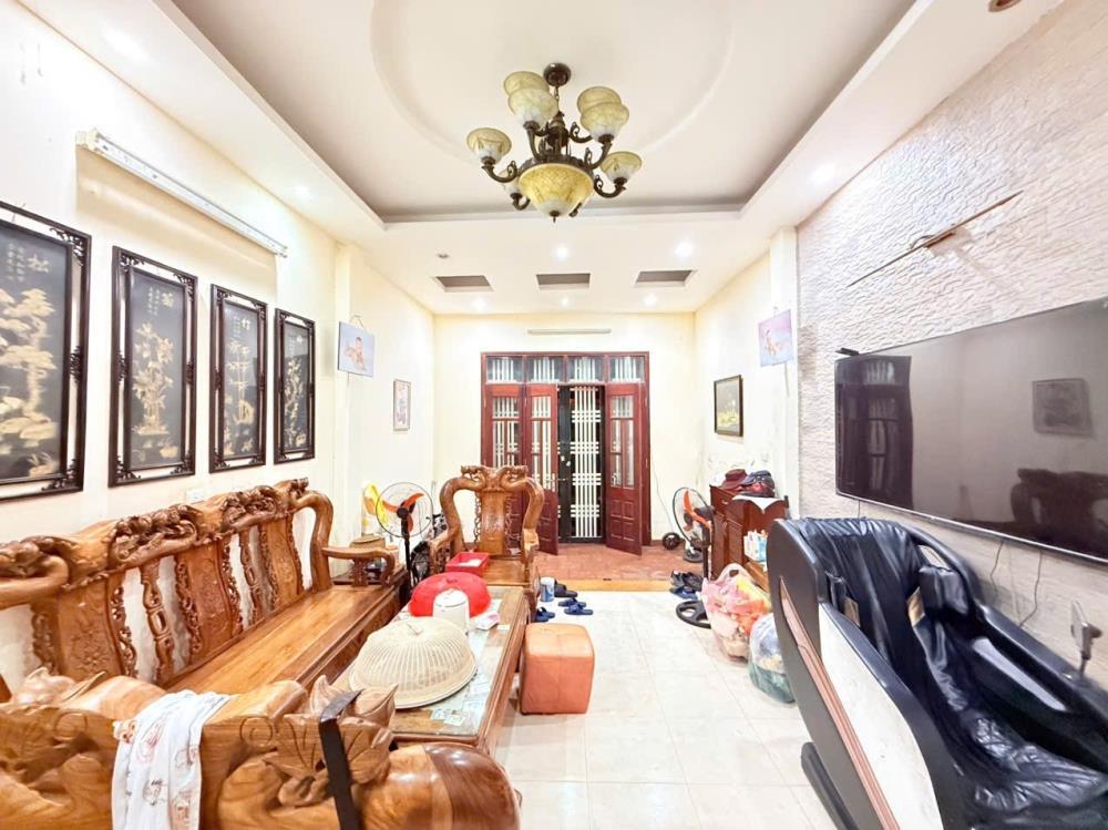 Bán nhà phố Hào Nam, Đống Đa 41m² giá 8.9 tỷ - Ngõ rộng thông thoáng!