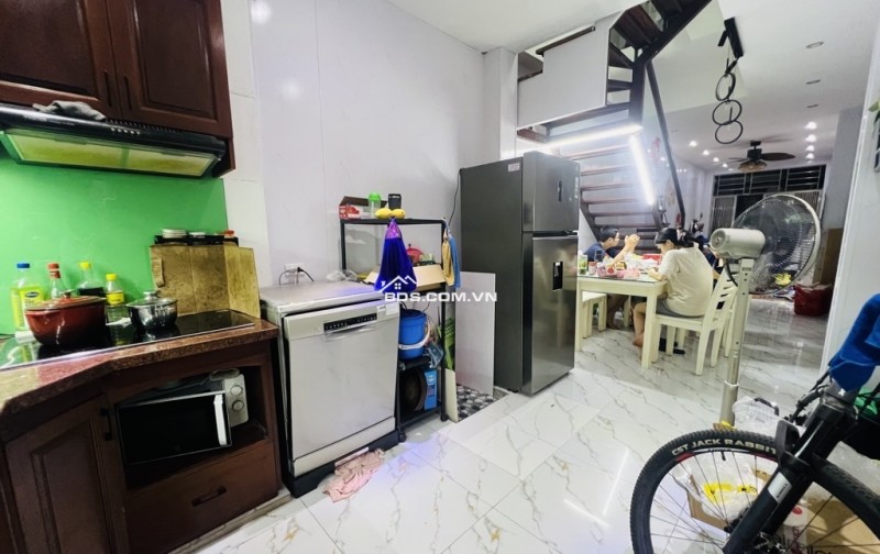 Nhà 4 tầng Nguyễn Trãi 34.1m² giá 7.5 tỷ - Ngõ nông, tiện ích xung quanh!