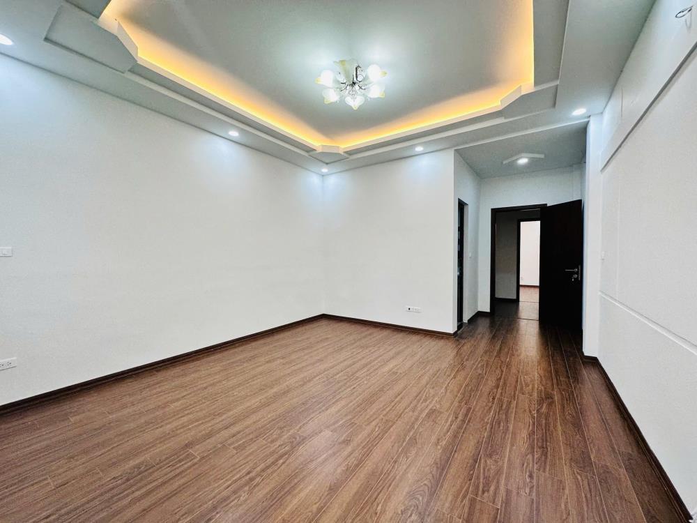 Nhà phố Dương Quảng Hàm, Cầu Giấy 65m² giá 21.5 tỷ - Kinh doanh sầm uất, ô tô vào nhà!