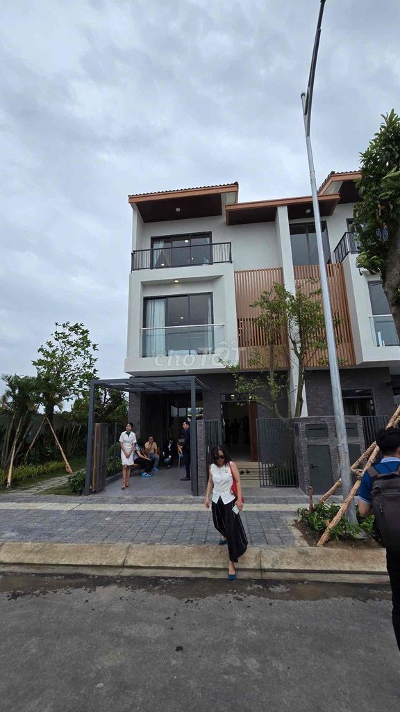 Nhà phố hai mặt tiền Lương Hòa 90m² giá 4.8 tỷ - Thiết kế hiện đại, giao ngay!