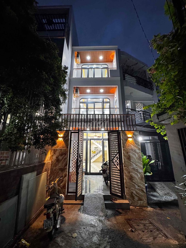 Nhà 3 tầng 140.5m², 4 PN Thích Quảng Đức, Quận Phú Nhuận - Khu vực an ninh, thương lượng tốt!