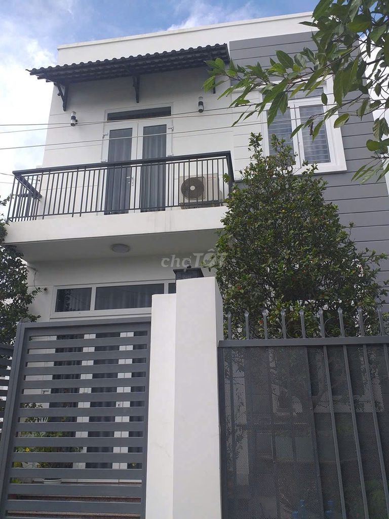 Nhà góc 1 trệt 1 lầu Hưng Long Bình Chánh 1.75 tỷ - Sổ hồng riêng chính chủ!