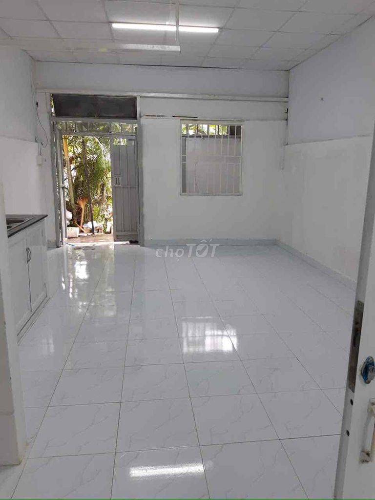 Nhà cho thuê tại Đường 36, Thủ Đức - Diện tích 40m², giá 5.5 triệu - Gần chợ và trường học!