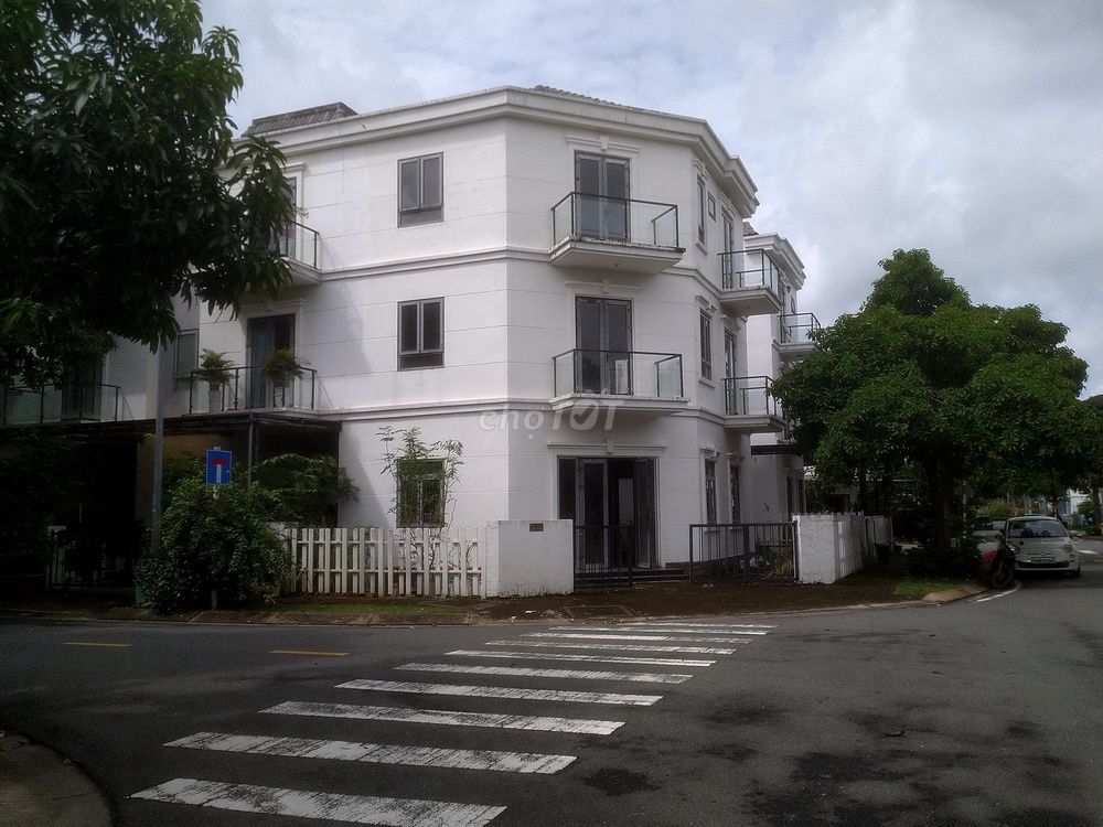 Shophouse căn góc Thủ Đức 200m² giá 17 triệu - Kinh doanh thuận lợi!