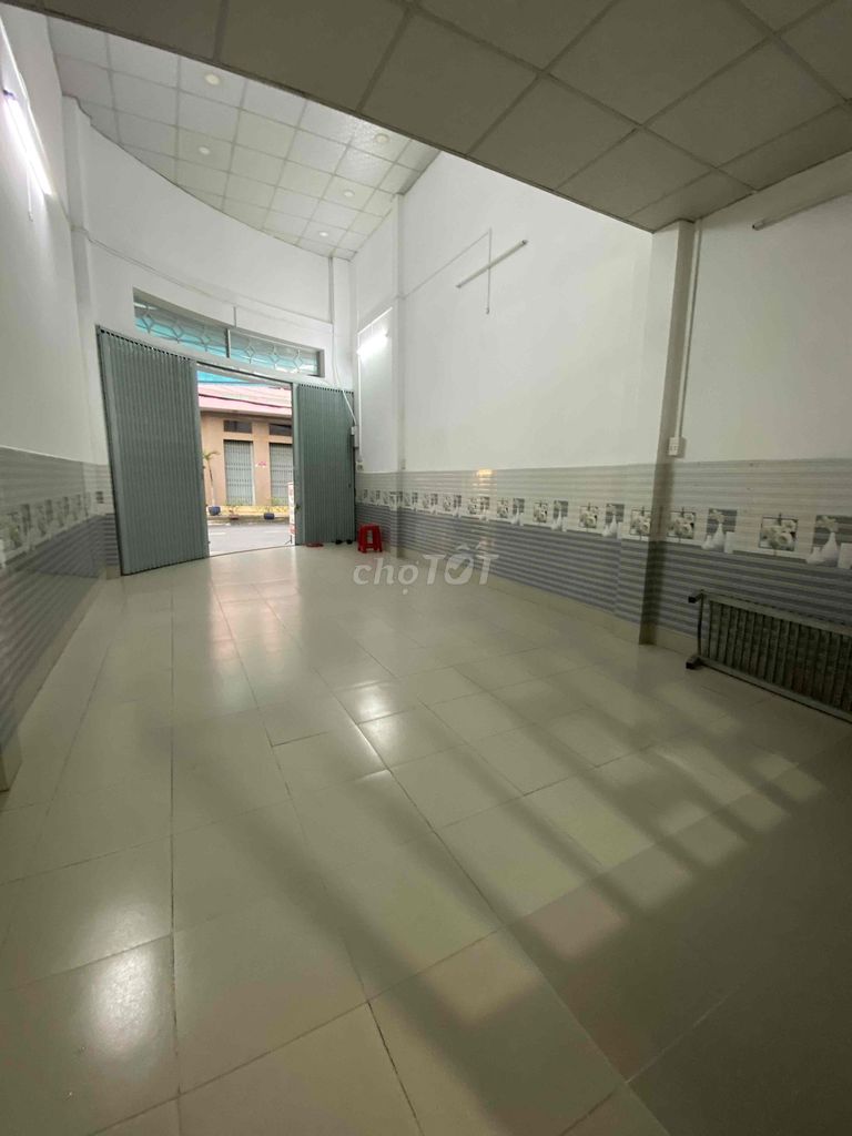 Nhà mặt tiền khu Cư Xá Phú Lâm B Q6 48m² giá 15 triệu - Vị trí kinh doanh sôi động!