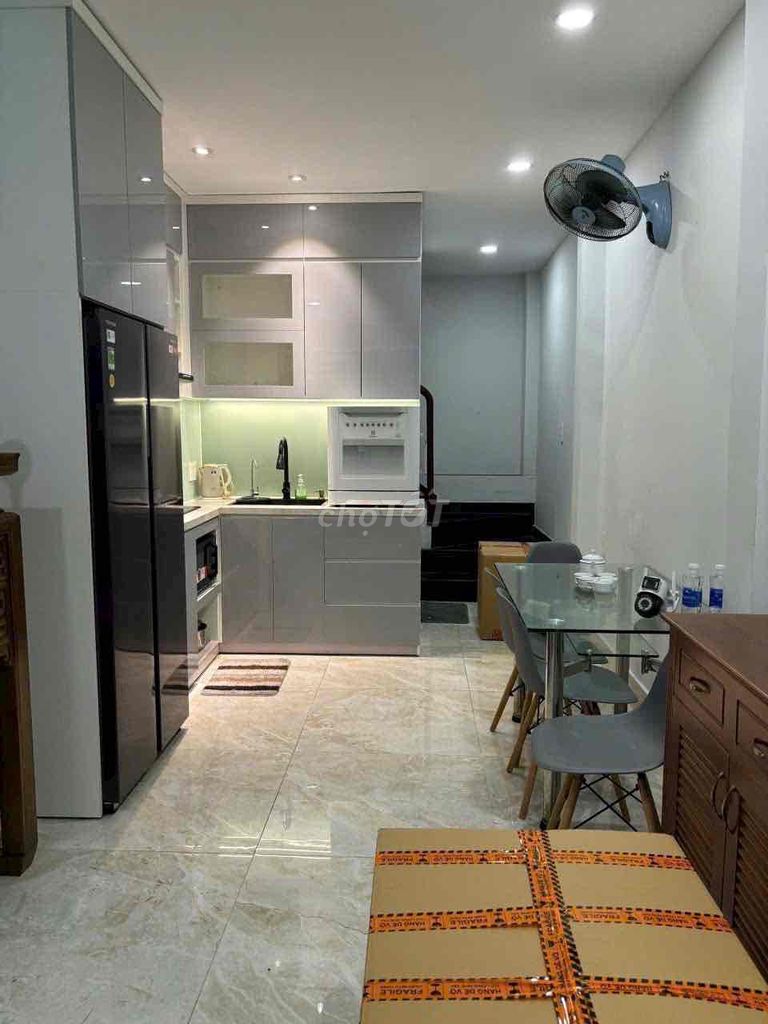 Nhà cho thuê 1 trệt 2 lầu Điện Biên Phủ 50m² giá 16.5 triệu - Nội thất luxury, gần Metro Văn Thánh!