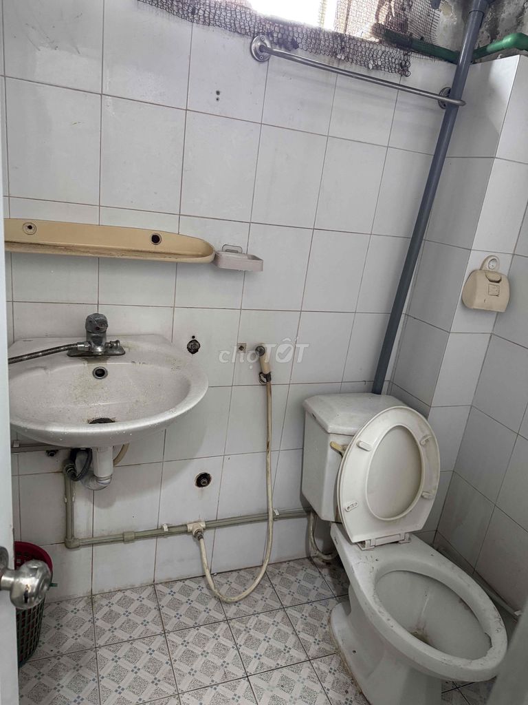 Căn hộ tập thể cũ tại Thanh Xuân, 17m² giá chỉ 2.5 triệu - Phù hợp cho người độc thân!