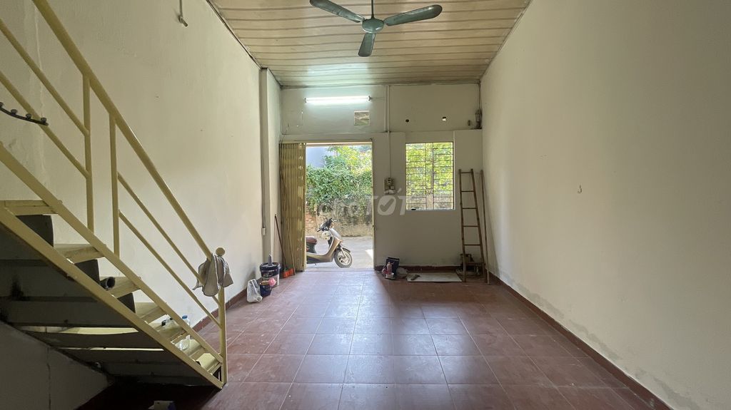 Nhà cấp 4 cho thuê tại Tương Mai, 35m² giá 3.5 triệu - Ô tô tránh, gần hồ Đền Lừ!