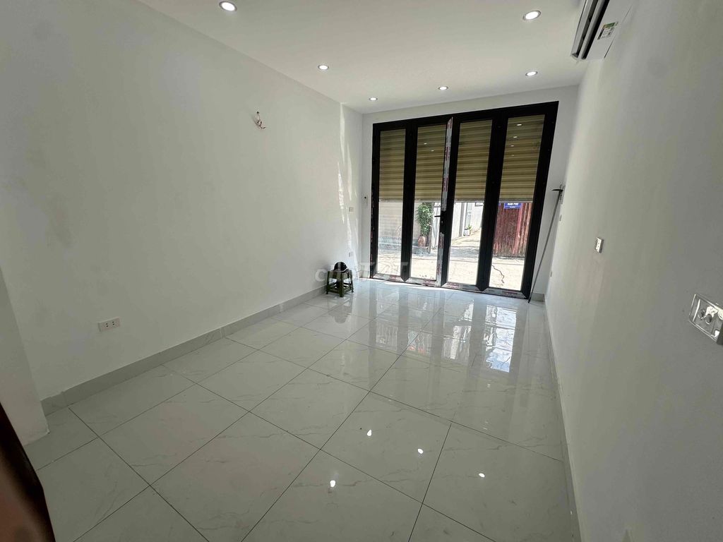 Cho thuê nhà phố Tân Khai 30m² - Ngõ rộng ô tô đỗ cửa, phù hợp bán hàng online!
