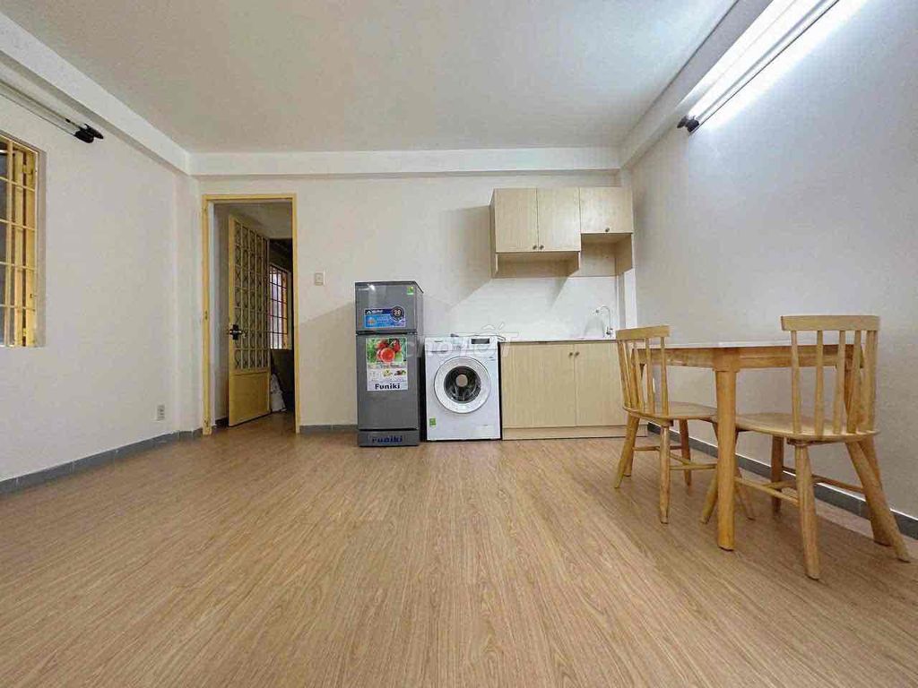 Căn hộ 2 phòng ngủ 40m² Quận 10 giá 9 triệu - Full nội thất, thoáng mát!
