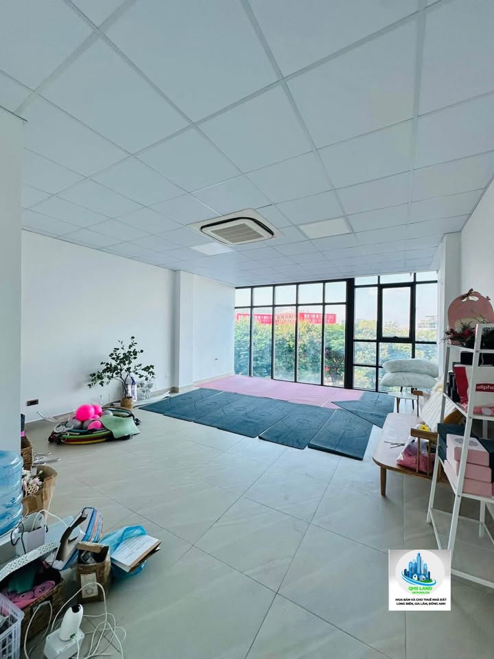 Cho thuê văn phòng mặt phố Ngô Gia Khảm, Long Biên 40m² giá 5.5 triệu - Văn phòng đẹp, vị trí đắc địa!
